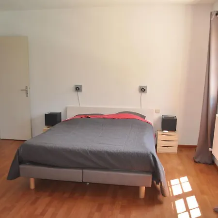 Вилла Spacious In Saze With Private Terrace Рошфор-дю-Гар